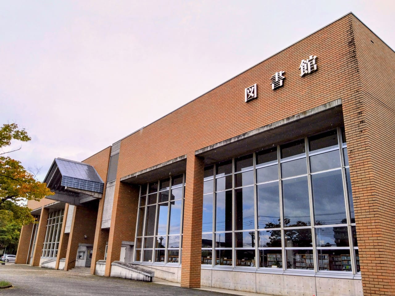 長岡市立中央図書館_外観1